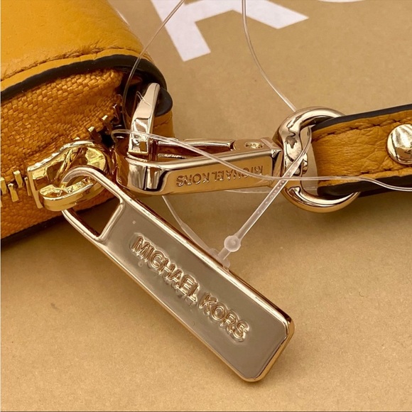 Michael Kors Jet Set Travel Phone Case Wristlet Wallet Marigold - Picture 11 of 12